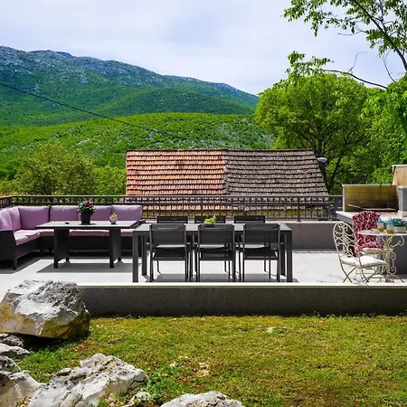 Modern And Cozy Little House Mia Dugopolje