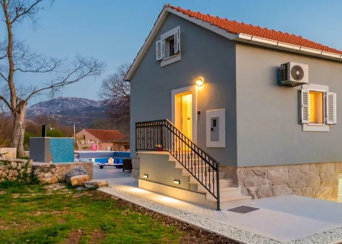 Modern And Cozy Little House Mia Casa de Férias