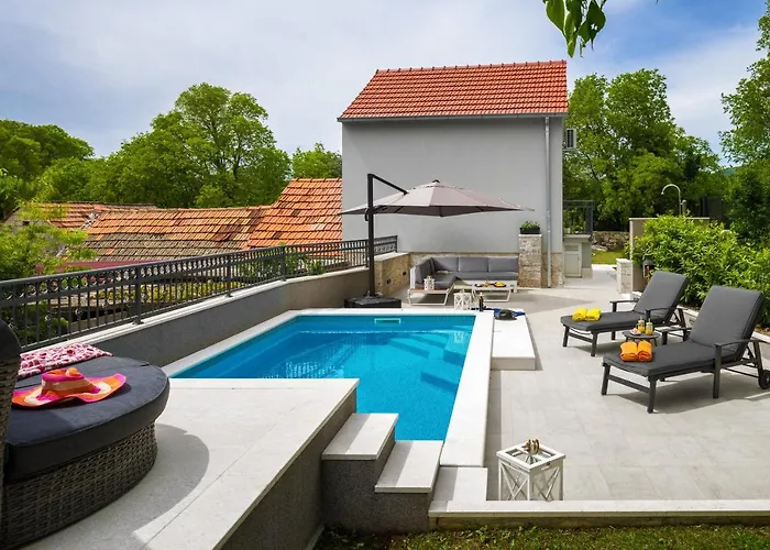 Casa de Férias Modern And Cozy Little House Mia Dugopolje