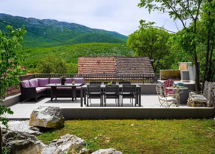 Modern And Cozy Little House Mia Dugopolje