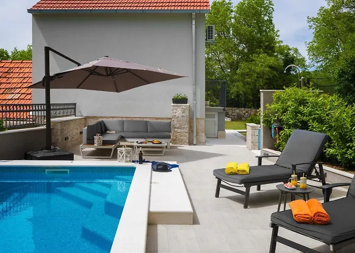 Modern And Cozy Little House Mia Casa de Férias Dugopolje